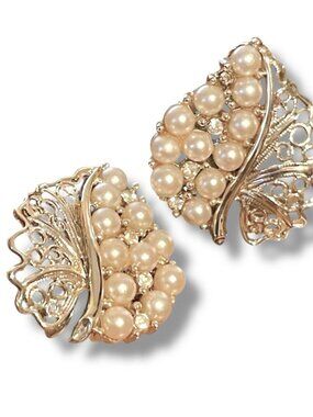 Vintage Lisner Earrings Gold Tone Faux Pearl Rhinestone Filigree Leaf Clip On